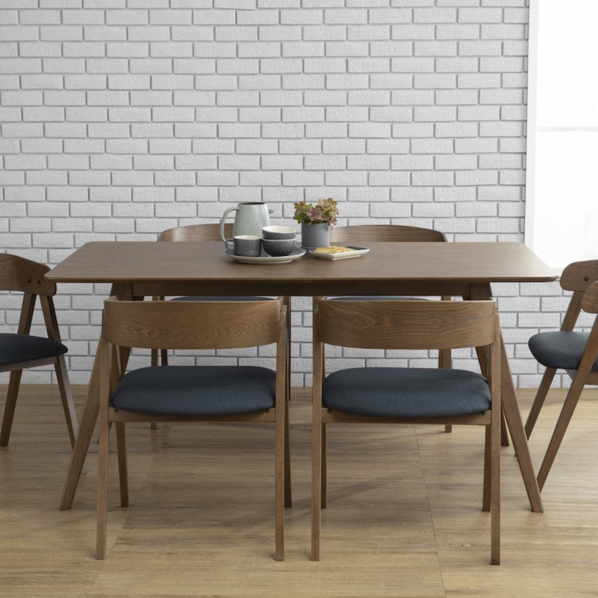 CADELL/CARTER Dining table with 4 chairs