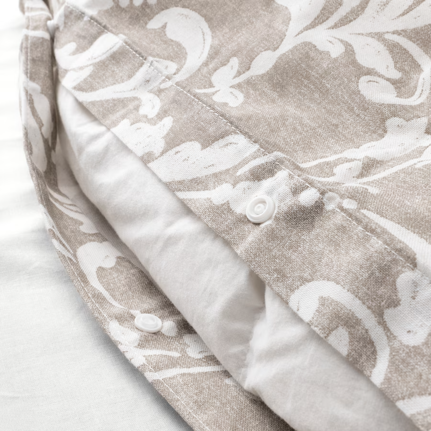 VARBRACKA Duvet cover and 4 pillowcases, beige/white, 200x200/50x60 cm