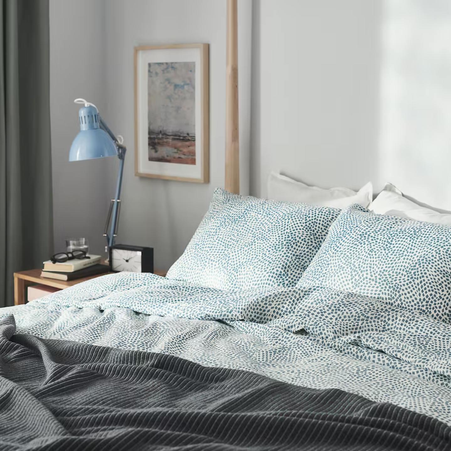TRADKRASSULA Duvet cover and 2 pillowcases, white/blue