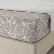 JATTEVALLMO Fitted sheet, beige/dark grey, 180x200 cm KING